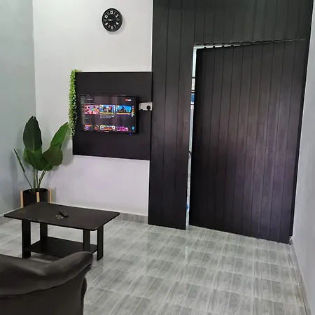 Teratak Che Esah Guest House Free Wifi Netflix Pasir Mas Exterior photo